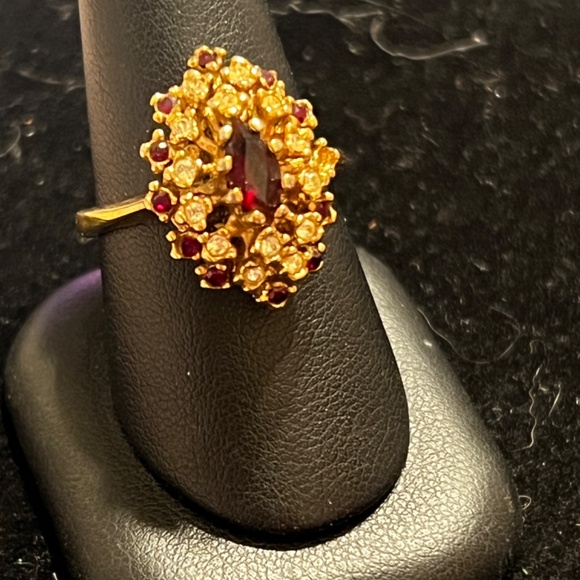 Stunning Vintage 14K HGE Lind Ring with Ruby Red Faux Gemstone - Floral Design - Picture 6 of 7